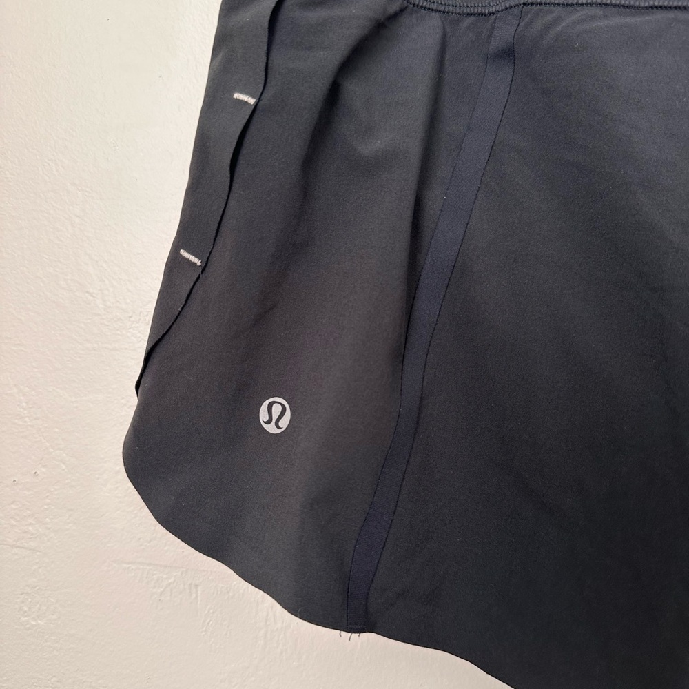 LULULEMON Groovy Run Short Blk/Wht 6 - Picture 4 of 5